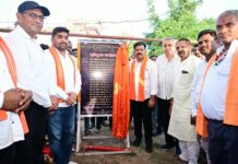 उप मुख्यमंत्री एवं कवर्धा विधायक श्री विजय शर्मा ने 78.51 लाख रुपए के दो सीसी सड़क सह नाली निर्माण कार्यों का किया भूमिपूजन