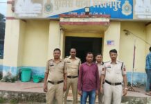 टांगी से गला काटकर युवक की हत्या, पड़ोसी गिरफ्तार