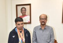 राज्यपाल श्री डेका ने की विशेष ओलंपिक में स्वर्ण पदक विजेता इभानन साहू की सराहना