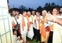 भलपहरी और अचानकपुर में ग्रामीणों के बीच पहुंचे उप मुख्यमंत्री श्री विजय शर्मा, दी 48 लाख रुपए के विकास कार्यों की सौगात ,उप मुख्यमंत्री ने ग्राम भलपहरी में अटल डिजिटल सेवा केंद्र भवन और प्राथमिक शाला के अतिरिक्त कक्ष का किया लोकार्पण,गांवों के विकास और मूलभूत सुविधाओं का विस्तार सरकार की प्राथमिकता– उप मुख्यमंत्री श्री विजय शर्मा
