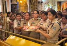 नवरात्रि के अंतिम दिन चंद्रपुर विधायक रामकुमार यादव का एक अलग ही अंदाज देखने को मिला, जिसका वीडियो सोशल मीडिया और क्षेत्र में चर्चा का विषय बना हुआ है। 