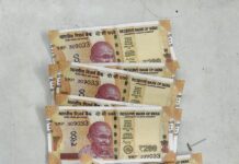 जाली नोट चलाने वाले विधि से संघर्षरत बालक को पुलिस ने पकड़ा ,जाली नोट उपलब्ध कराने वाला आरोपी अभिषेक शर्मा उर्फ सिक्कू गिरफ्तार ₹200 के 15 नग जाली नोट एवं घटना में प्रयुक्त प्रिंटर जब्त, आरोपी न्यायिक रिमांड पर
