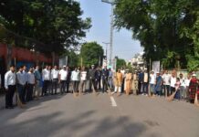 राज्यपाल डेका ने गांधी जयंती पर की साफ-सफाई