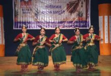 इंदिरा कला संगीत विश्वविद्यालय खैरागढ़ में ‘नमो सेवा– अनकही कहानियां’ का जिला स्तरीय भव्य नाट्य मंचन
