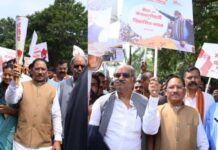 मुख्यमंत्री साय ने हाथों में मशाल लेकर किया ‘सेवा ज्योति यात्रा’ का नेतृत्व, बाइक रैली को दिखाई हरी झंडी, कहा – प्रदेश के 38 स्थानों पर बनेंगे ‘सेवा ज्योति संकल्प चौक’