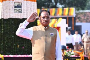 नक्सलवाद के विरुद्ध निर्णायक सफलता हमारे पुलिस और सुरक्षा बलों के शौर्य, साहस और बलिदान का परिणाम : मुख्यमंत्री बस्तर में भय और हिंसा की जगह शांति, सुरक्षा और विकास का नया वातावरण, दूरस्थ अंचलों तक पहुंच रही विकास की रोशनी शहीद जवानों के परिवारों का त्याग और साहस भी अतुलनीय, उनके सम्मान और कल्याण के लिए सरकार सदैव प्रतिबद्ध मुख्यमंत्री श्री साय ने राजीव स्मृति वन स्थित शहीद वाटिका पहुंचकर अमर जवान स्तंभ पर भी अर्पित किए श्रद्धासुमनवीर जवानों के अदम्य साहस और सर्वोच्च बलिदान से छत्तीसगढ़ में शांति और सुरक्षा का नया अध्याय : मुख्यमंत्री श्री विष्णु देव साय पुलिस स्मृति दिवस पर मुख्यमंत्री ने अमर शहीद जवानों को दी श्रद्धांजलि, शहीद परिवारों का किया सम्मान 2 cm